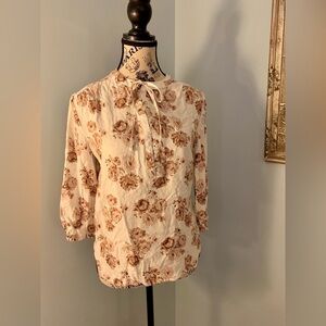 Como Blu Petite Small Dressy Top white beige floral